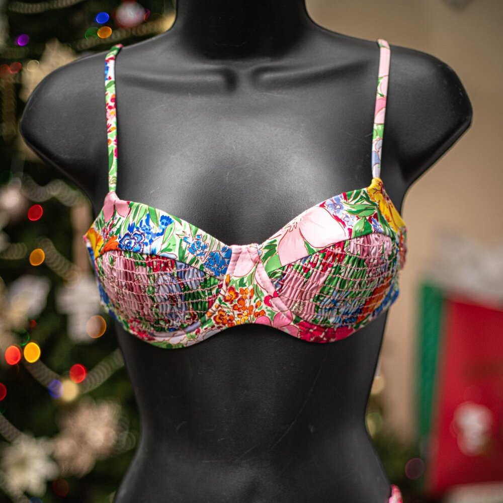 🌴 Make Waves in Style! Tropical Floral Bikini Set (Size: Small) 🌸